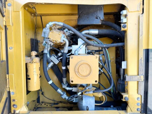 Caterpillar 374DL ME - Image 25