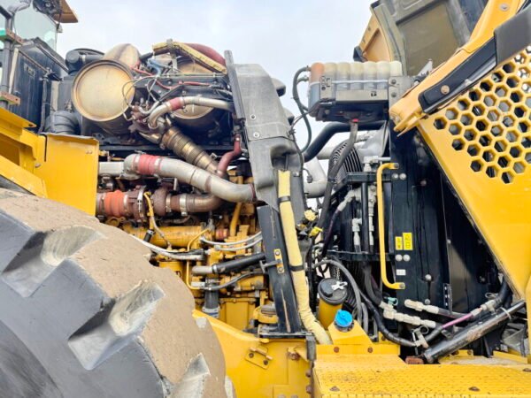 Caterpillar 982M - Image 25