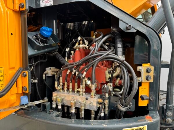 Hyundai HX235LCR - Image 25