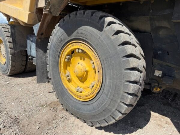 Komatsu HD405-7 - Image 28