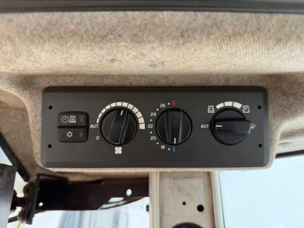 Volvo L220G - Image 13