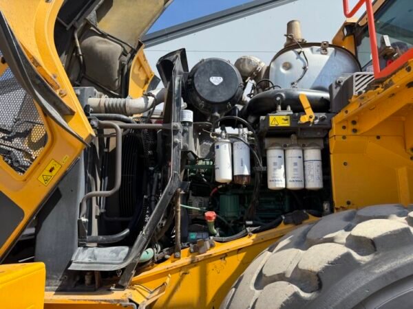 Volvo L150H - Image 25