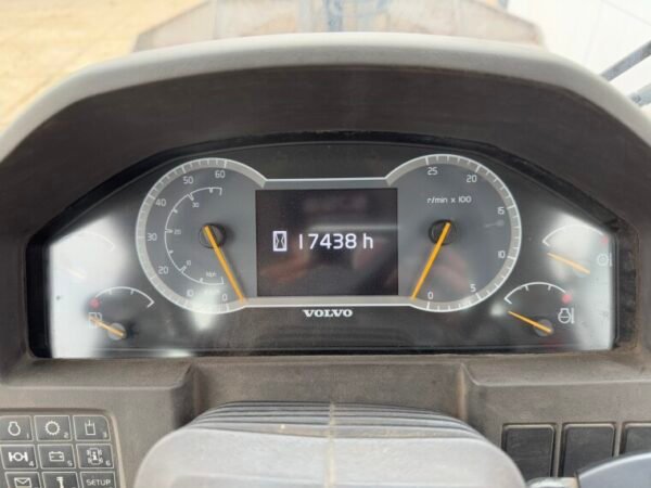 Volvo L220H - Image 28