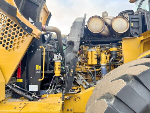 Caterpillar 982M - Image 26