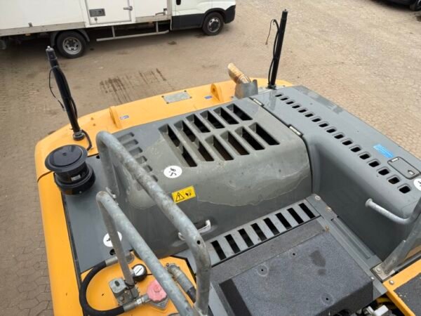 Liebherr R926LC - German Machine - Image 26