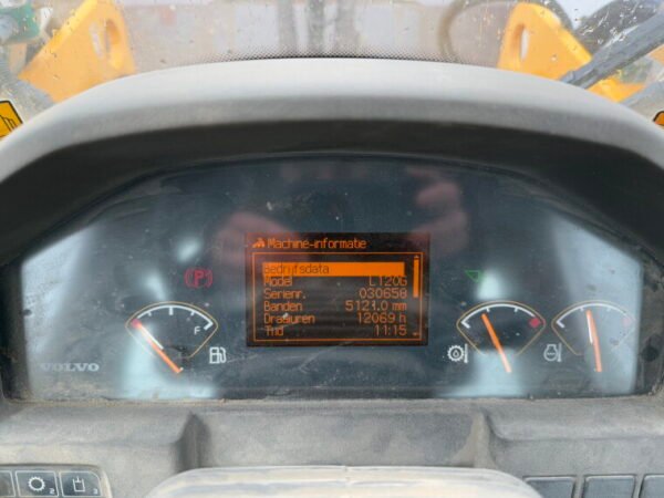 Volvo L120G - Image 26