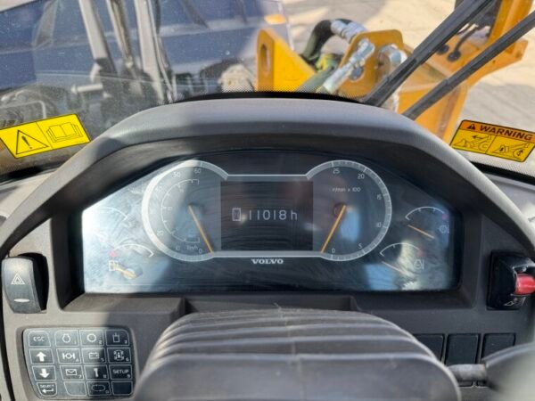 Volvo L120H - Image 26