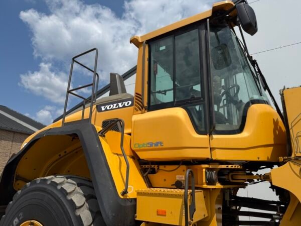 Volvo L150H - Image 25
