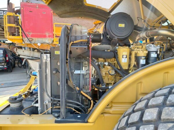 Caterpillar CS66B - Image 18