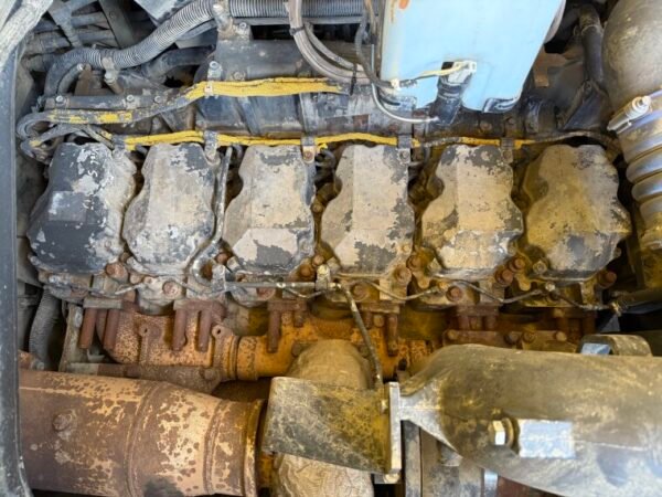 Komatsu HD405-7 - Image 30