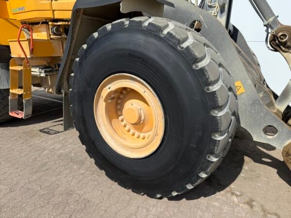 Volvo L150H - Image 30