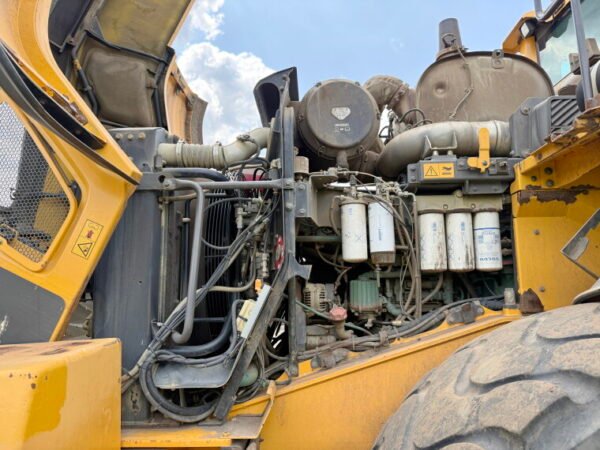 Volvo L180H - Image 30