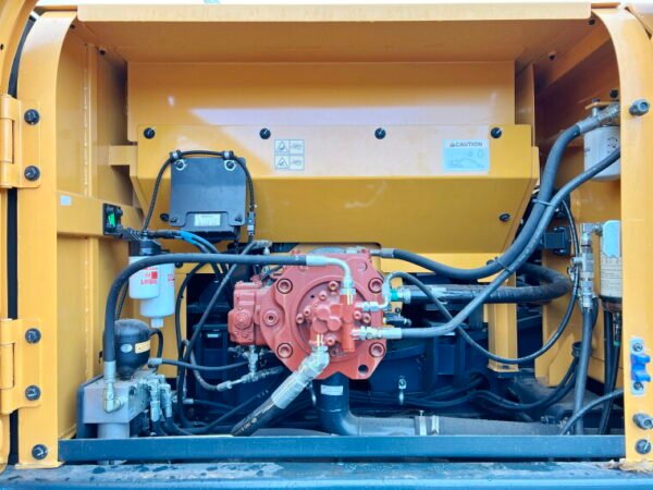 Hyundai HX360L - Image 19