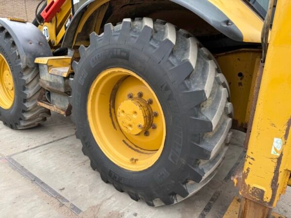 Caterpillar 444F - 4x4x4 - Image 30