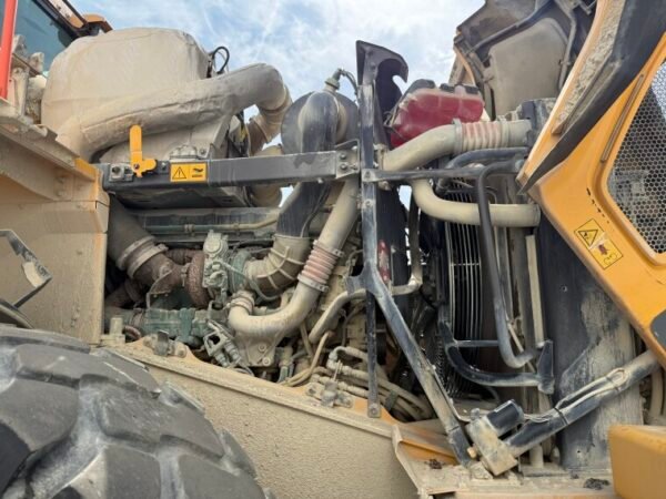Volvo L150H - Image 32