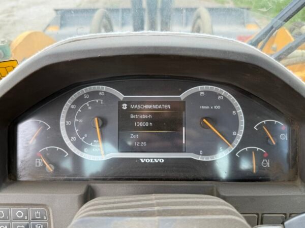 Volvo L180H - Image 31