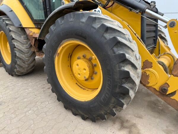 Caterpillar 444F - 4x4x4 - Image 32