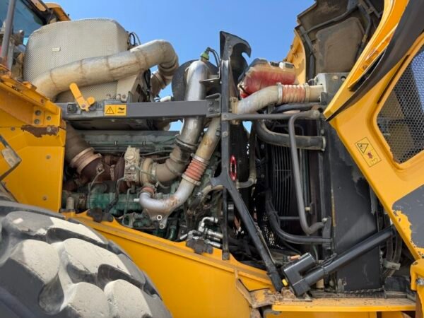 Volvo L150H - Image 31