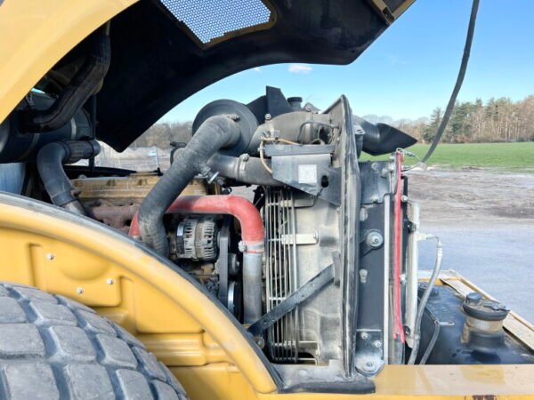 Caterpillar CS64B - Image 15