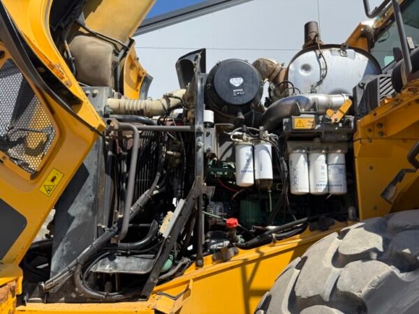 Volvo L150H - Image 32