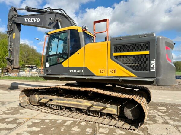 Volvo EC250EL - Image 3
