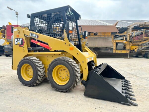 Caterpillar 216B3 - Image 6