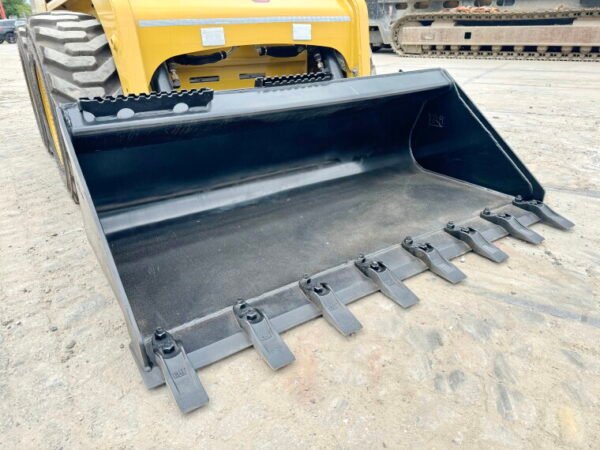 Caterpillar 216B3 - Image 12