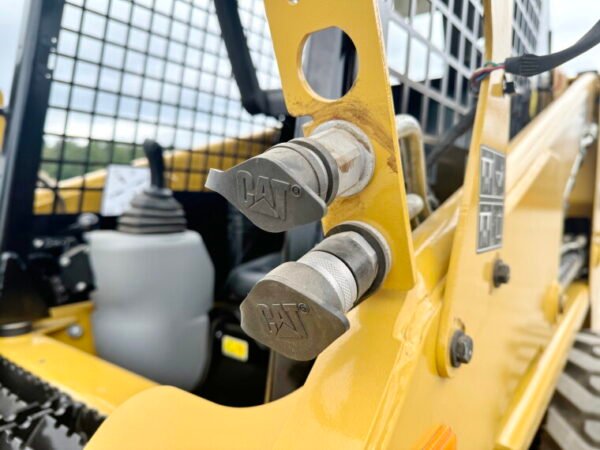 Caterpillar 216B3 - Image 10