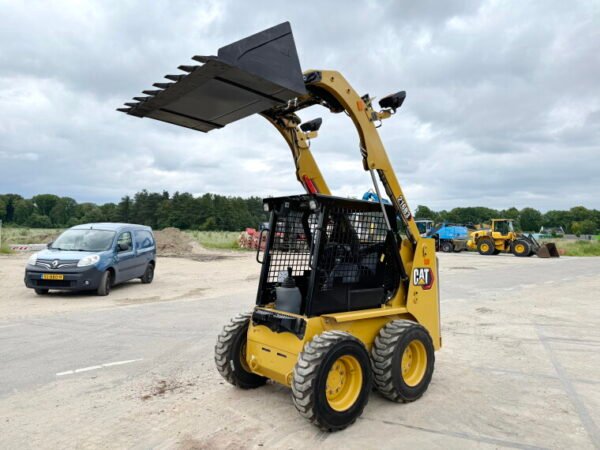 Caterpillar 216B3 - Image 16