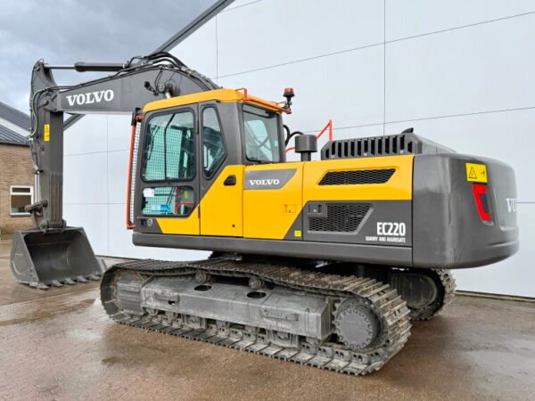 Volvo EC220D - Image 3