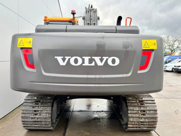 Volvo EC220D - Image 4