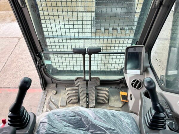 Volvo EC220D - Image 8
