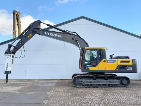 Volvo EC220D + Maxx 2000 Hammer