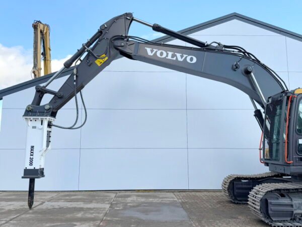 Volvo EC220D + Maxx 2000 Hammer - Image 9