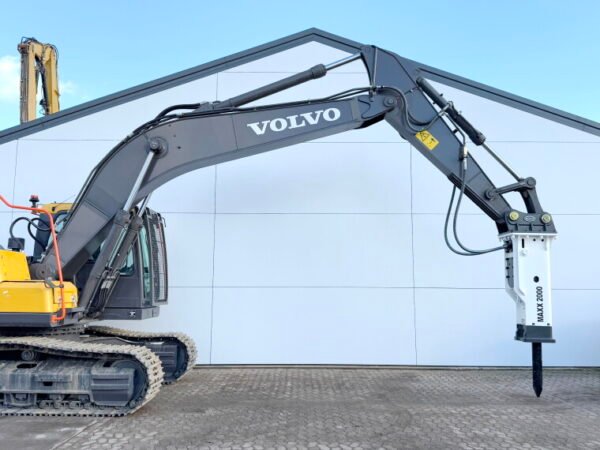 Volvo EC220D + Maxx 2000 Hammer - Image 10