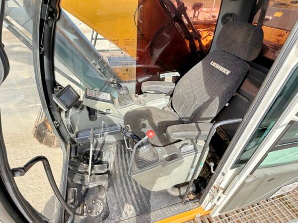Liebherr R946 SHD - 16 Meter Long Reach - Image 6