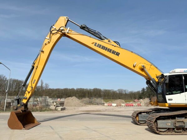 Liebherr R946 SHD - 16 Meter Long Reach - Image 8