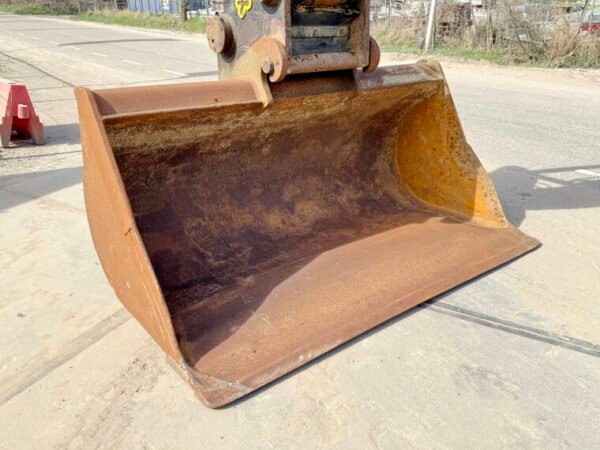 Liebherr R946 SHD - 16 Meter Long Reach - Image 11
