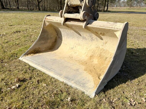Liebherr R946 SHD - 20 Meter Long Reach - Image 11