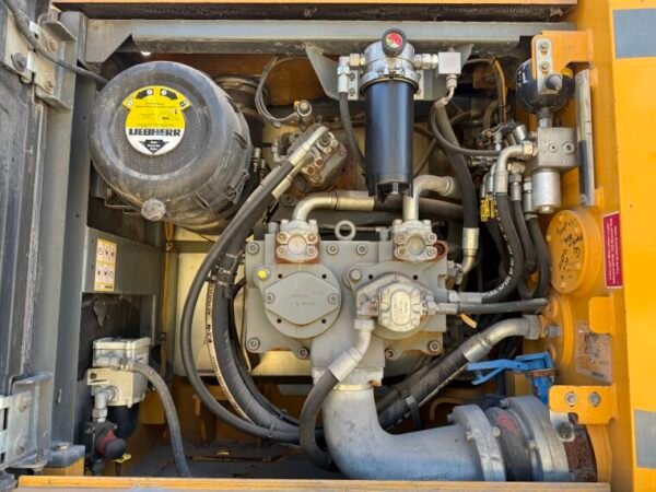 Liebherr R946 SHD - 20 Meter Long Reach - Image 20