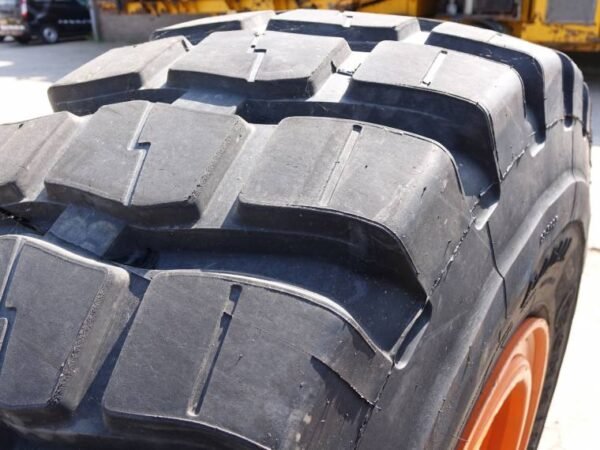 Techking Tyre (23.5R25) + Rim (12 Gates) - Image 6