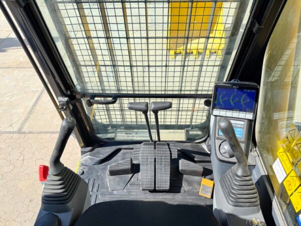 Komatsu PC210LC-10M0 - Image 9