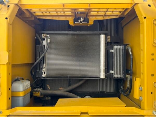 Komatsu PC210LC-10M0 - Image 21