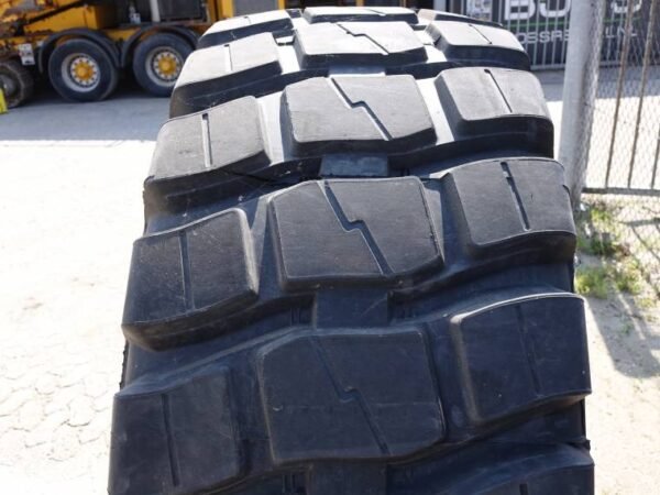Techking Tyre (23.5R25) + Rim (12 Gates) - Image 5