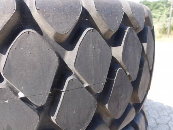 NEW Bridgestone V-Steel Radial 20.5R25 (2 Pieces) - Image 5