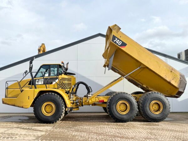 Caterpillar 740 - Image 12
