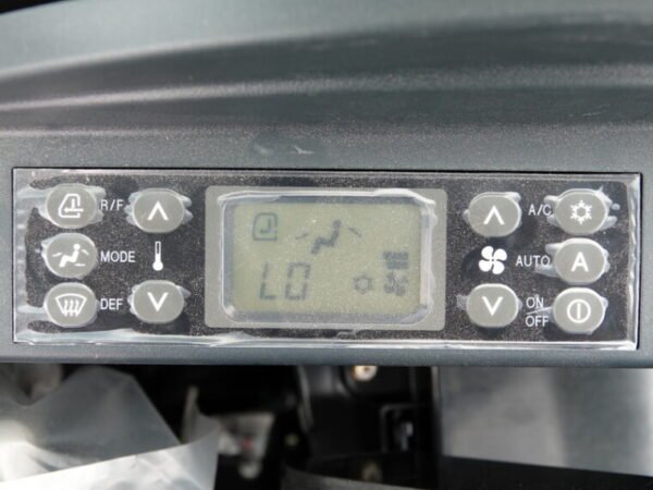 Kobelco SK220-10 - Image 17