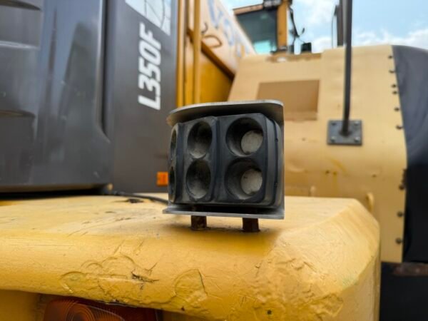 Volvo L350F - Image 32