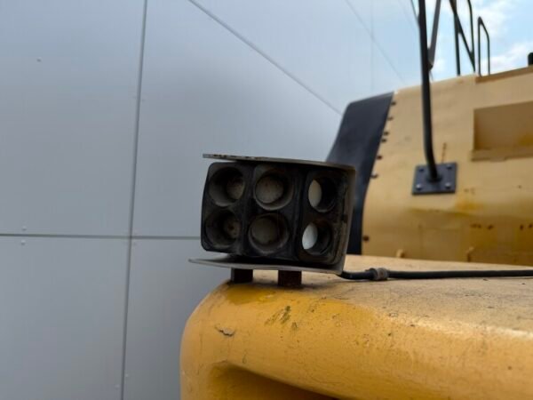 Volvo L350F - Image 33