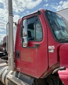 Freightliner Business Class M2 112 Day Cab Truck, 2011 (2)